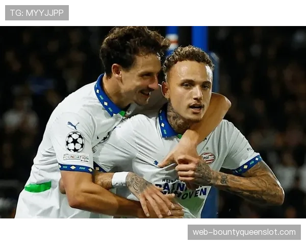 登贝莱射门击中横梁，巴黎错失扳平良机